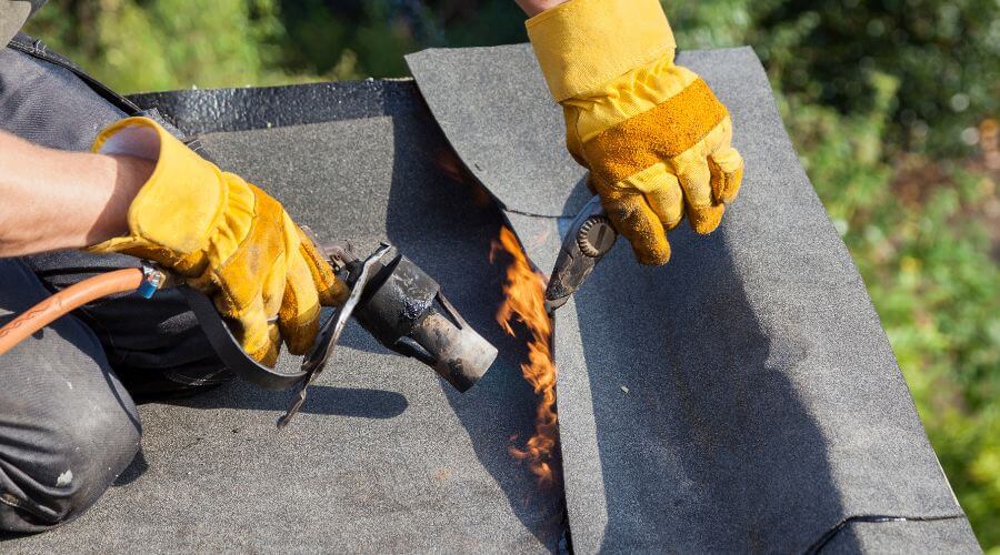 Professional gutter cleaning in Union, IL